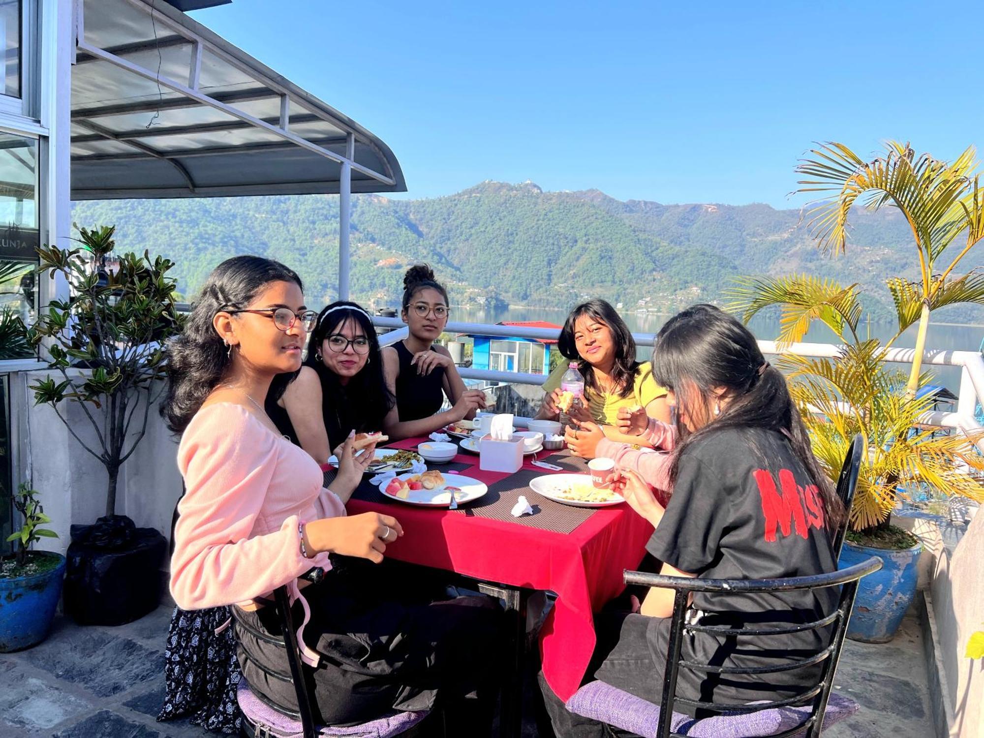 Hotel Kunja Pokhara Esterno foto